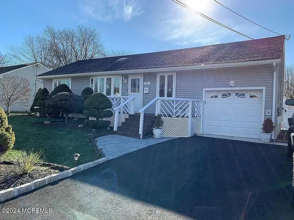 34 Coral Drive, Hazlet, NJ 07730