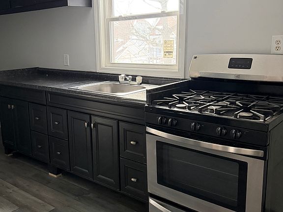2nd image of 387 Willow St #3S