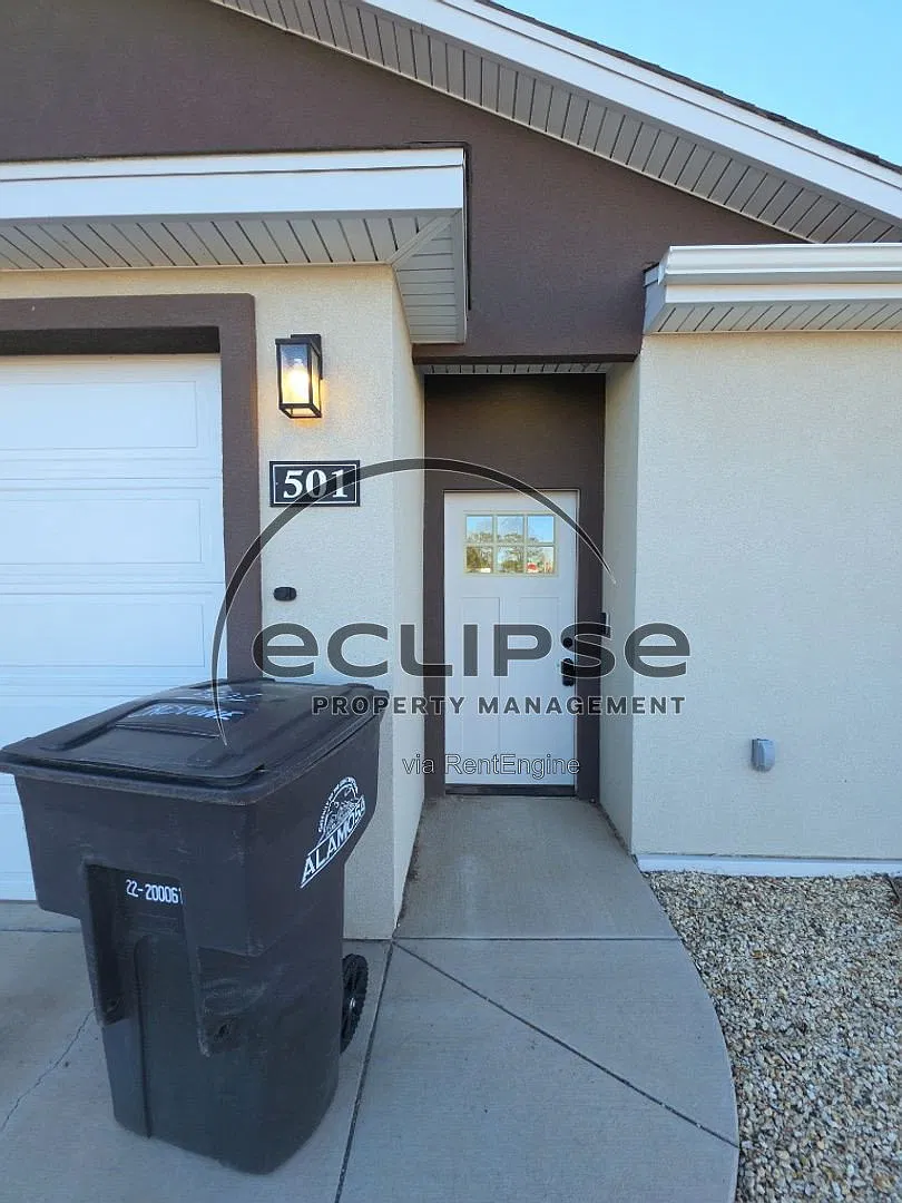 3 bed, 1.0 bath, 1205 sqft, $1,595 — Photo 2
