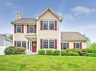 14 Royal Oaks Ave, East Hampton, CT 06424