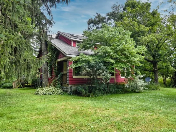 11194 Washington St, Chagrin Falls, OH 44023