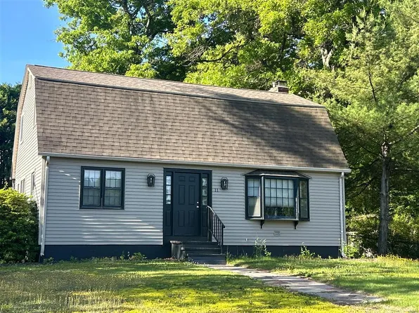 11 Lawson Dr, Easthampton, MA 01027