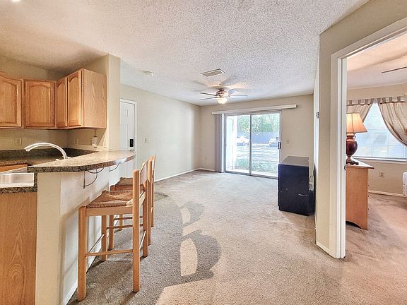 5th image of 3705 SW 27th St APT 811