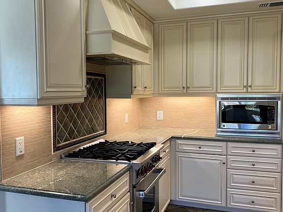 4th image of 401 Bernard St Unit 218