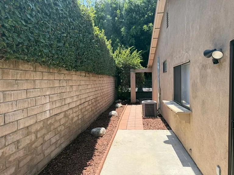 2324 Raintree Dr — Photo 3