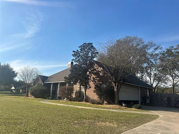 3rd image of 440 Vincent Rd