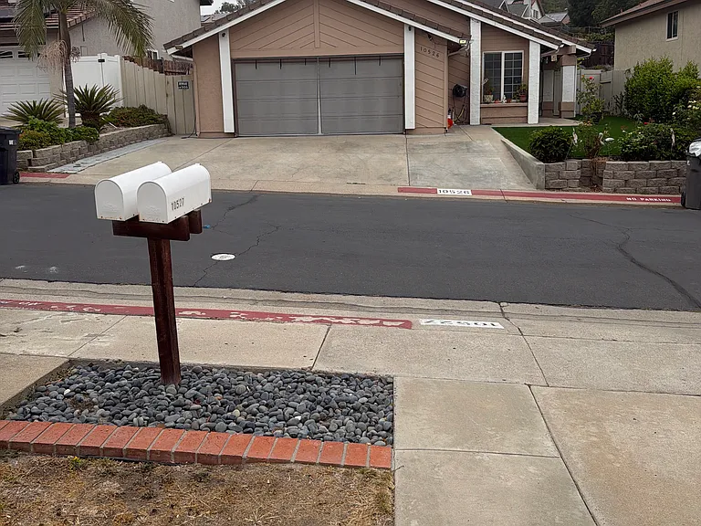 10526 Pine Grove St — Photo 2