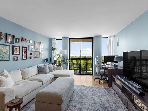4th image of 1660 N Lasalle St #807