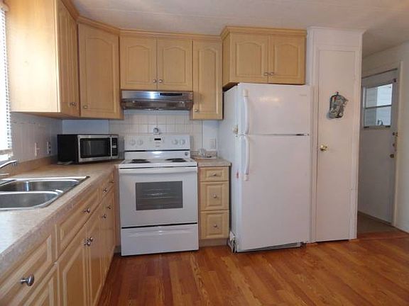 4th image of 644 Poinsettia Dr #644