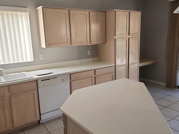 4th image of 8951 Emery Lake St