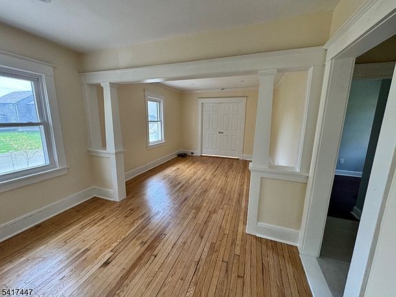 2nd image of 209 Knoll Rd