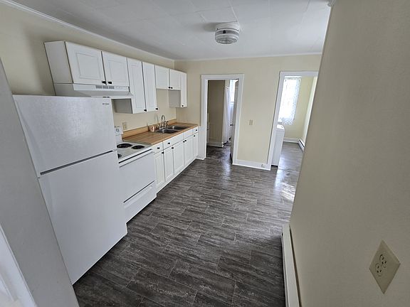 3rd image of 318 Woodstock Ln
