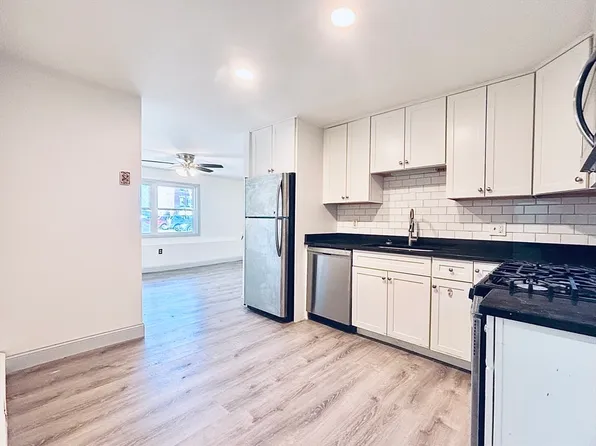 352 Vale St APT 1, Fall River, MA 02724