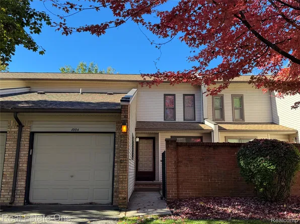1004 Willow Grove Ct, Rochester, MI 48307