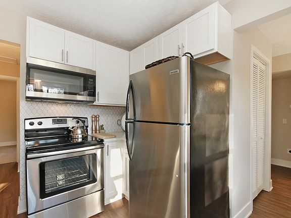 5th image of 3634 Fuller Ave NE