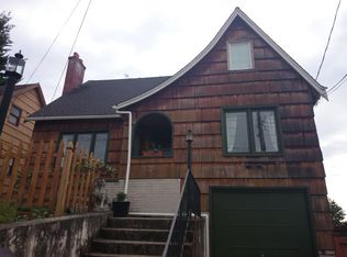 3243 42nd Ave SW, Seattle, WA 98116