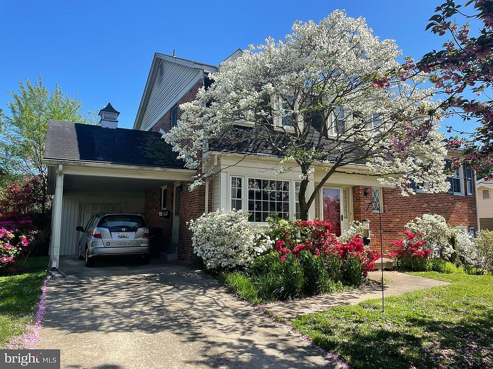 2nd image of 10 Clemson Ct