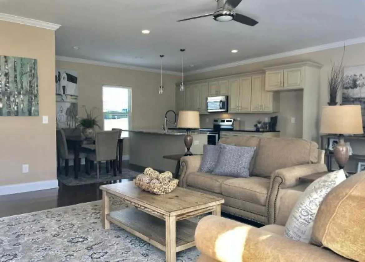4 bed, 2.5 bath, 2184 sqft, $2,600 — Photo 4