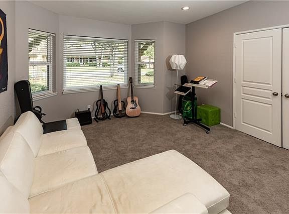 4th image of 708 King Dr