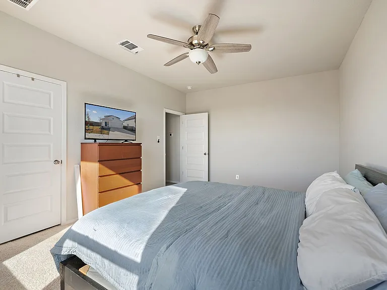 408 Black Opal Dr — Photo 43