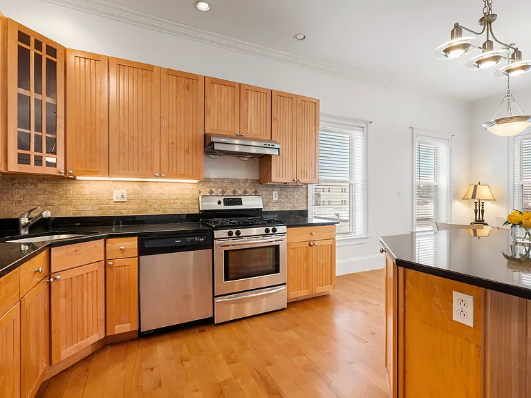 714 E 4th St #3 — Photo 3