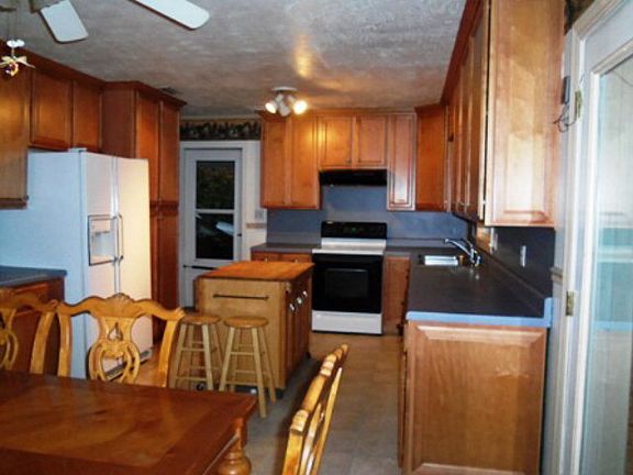 3rd image of 272 Forest Hill Dr