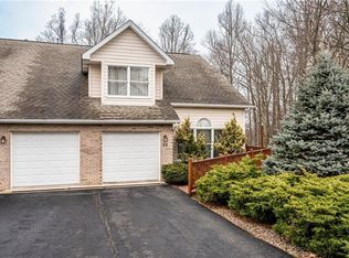 55 Lakeridge Dr, Greensburg, PA 15601