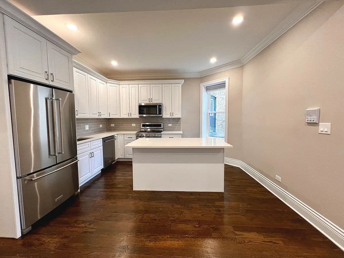 Building Photo - 3518 N Wolcott Ave #11