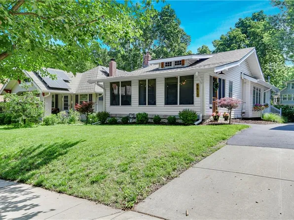 5817 Locust St, Kansas City, MO 64110