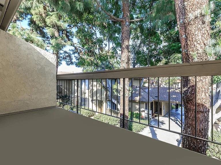 Palm Lane Apartment Homes — Photo 12