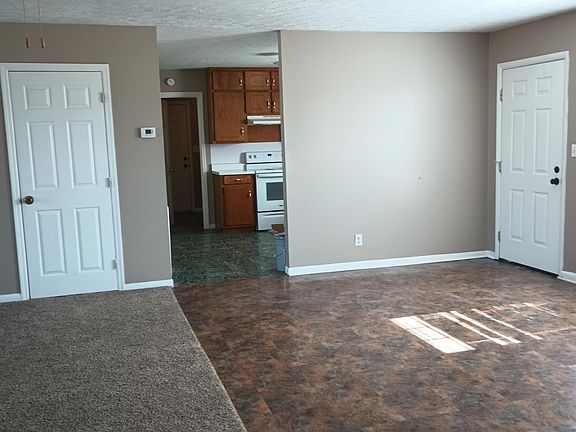 Dining room into kitchen