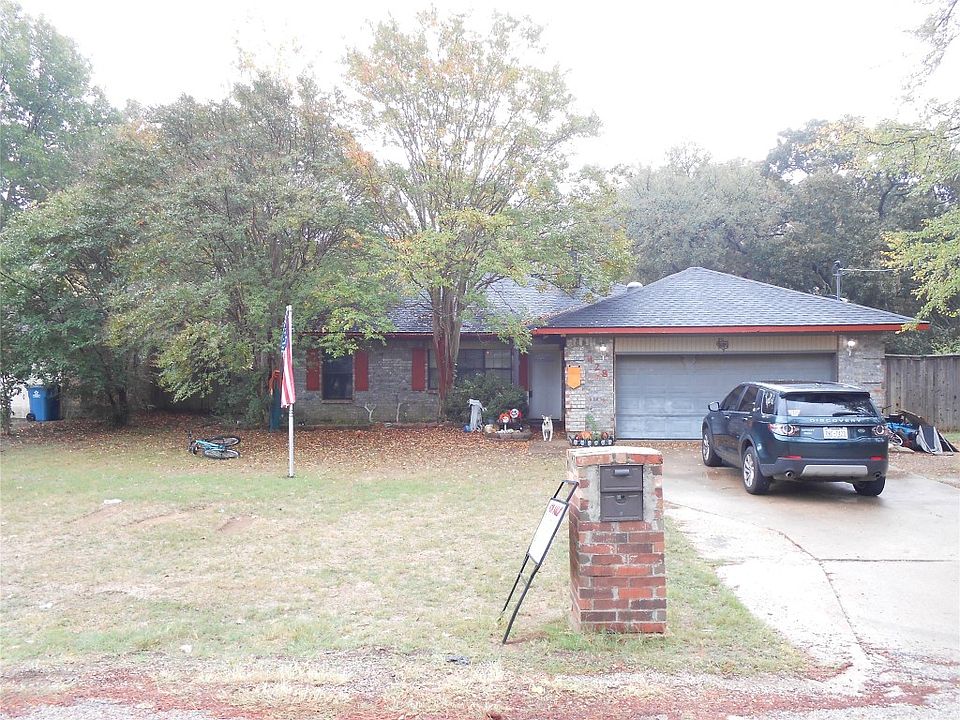 1st image of 428 Oakwood Cir