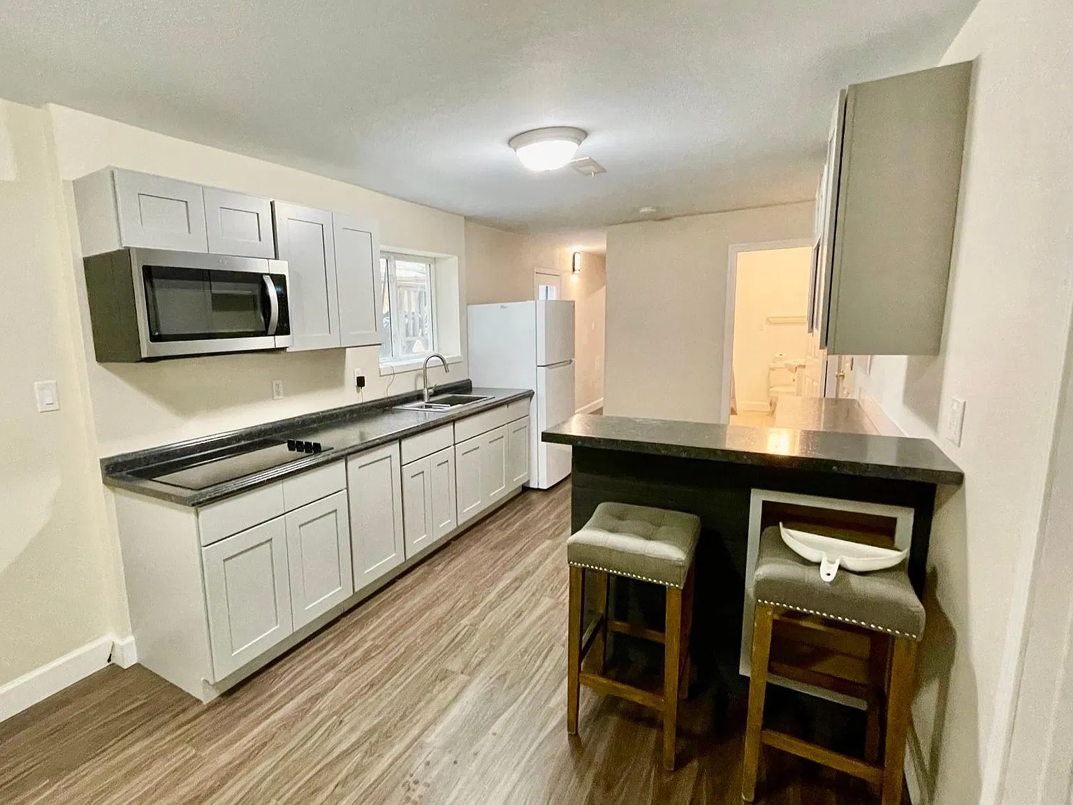 2 bed, 1000 sqft, $1,800 — Photo 4
