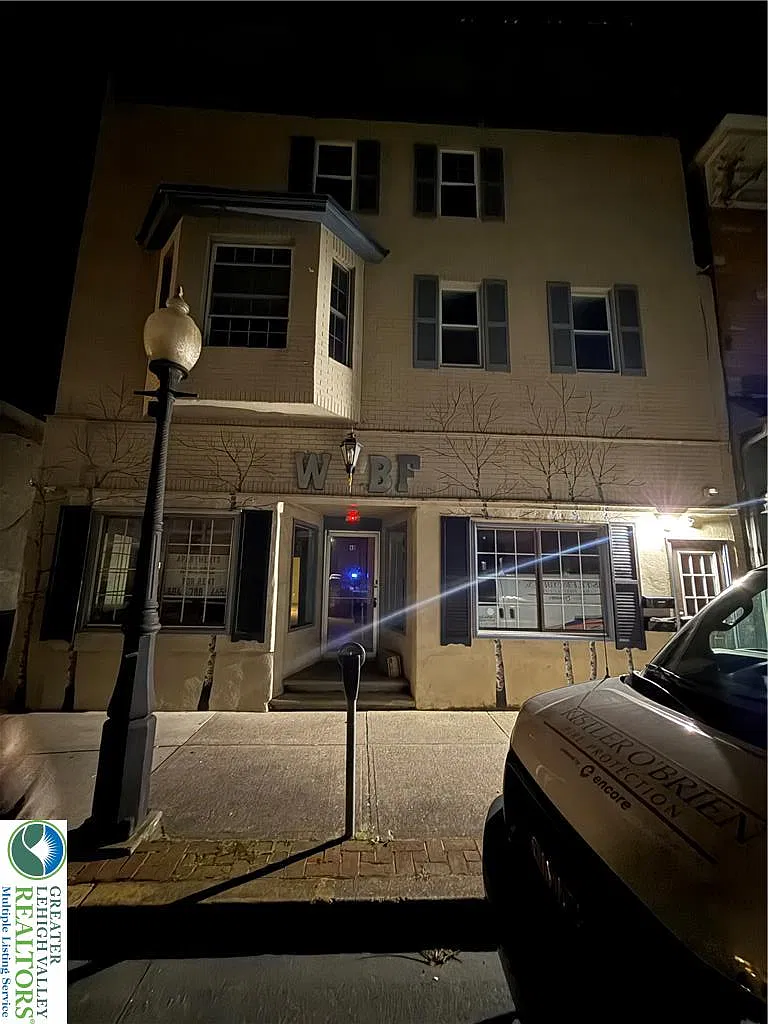 2 bed, 1.0 bath, 900 sqft, $1,550 — Photo 1
