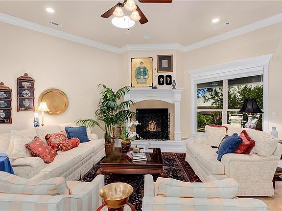 4th image of 2408 N Berkleigh Dr