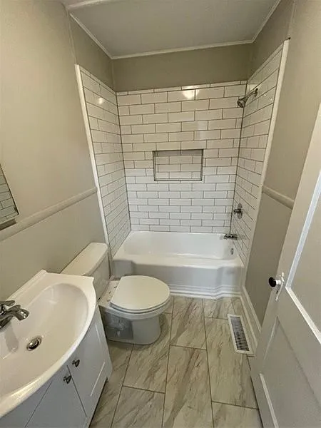 2 bed, 1.0 bath, 950 sqft, $1,350 — Photo 3