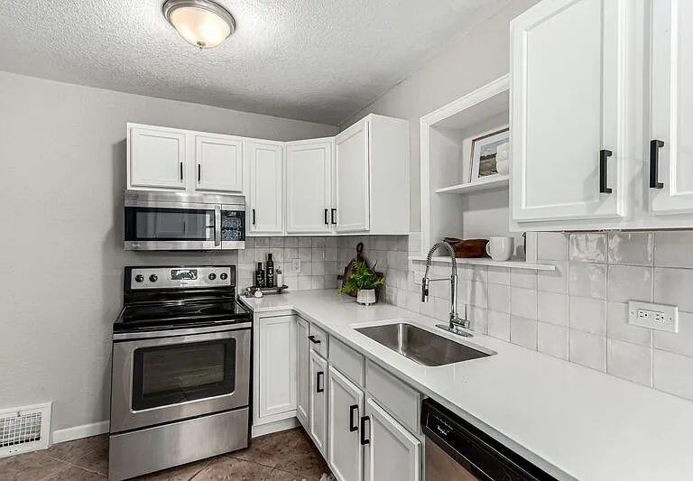 1463 Dahlia St #2 — Photo 9