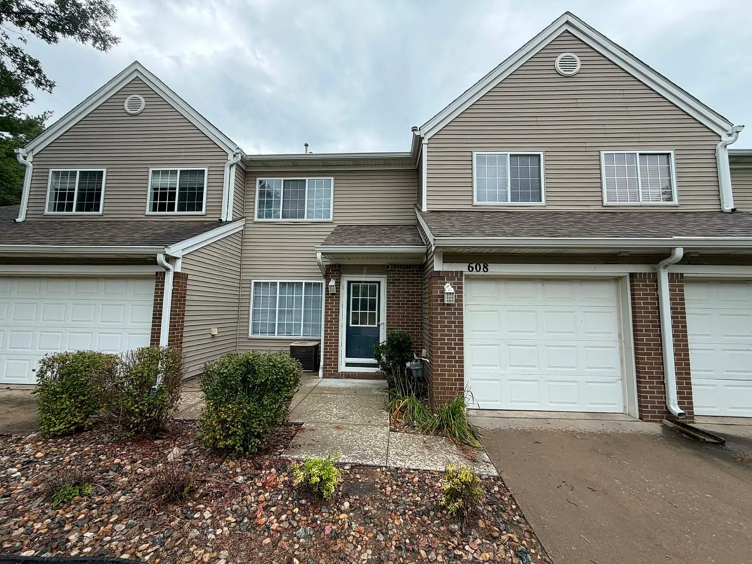 2 bed, 1.5 bath, 1196 sqft, $1,500 — Photo 1