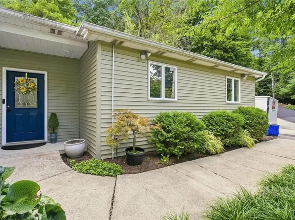 3408 Oak Hill Rd, Emmaus, PA 18049