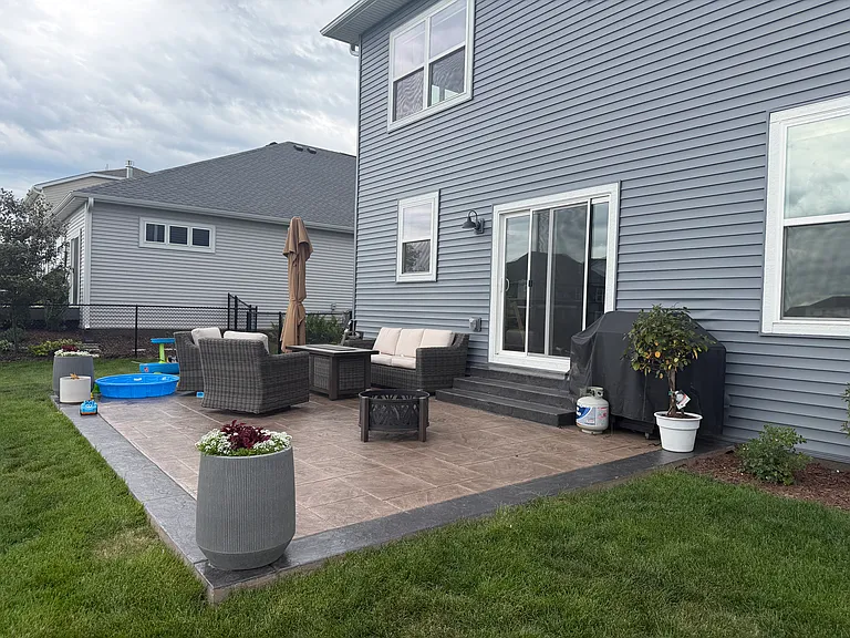 1903 Sparrow Dr — Photo 2