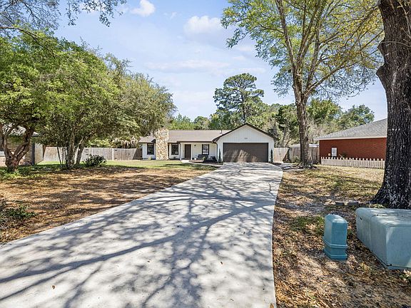 2nd image of 124 Meadow Woods Ln