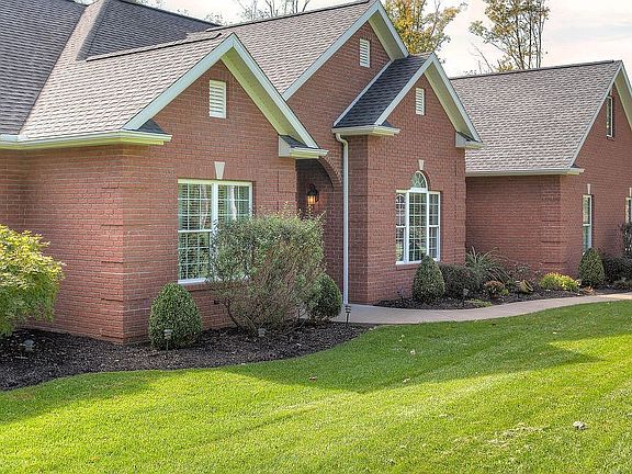 2nd image of 42024 Woodland Ln