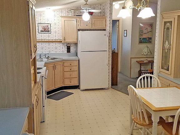 3rd image of 401 Bruce Ave