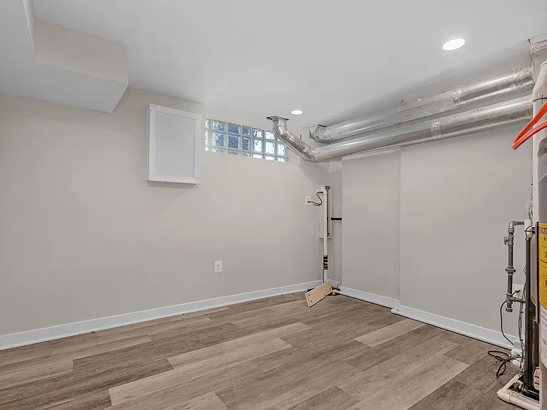 517 E 27th St — Photo 22