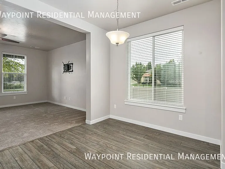 1142 W Parkstone St — Photo 9