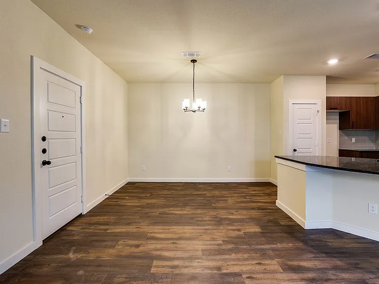 648 Blackland Dr — Photo 7