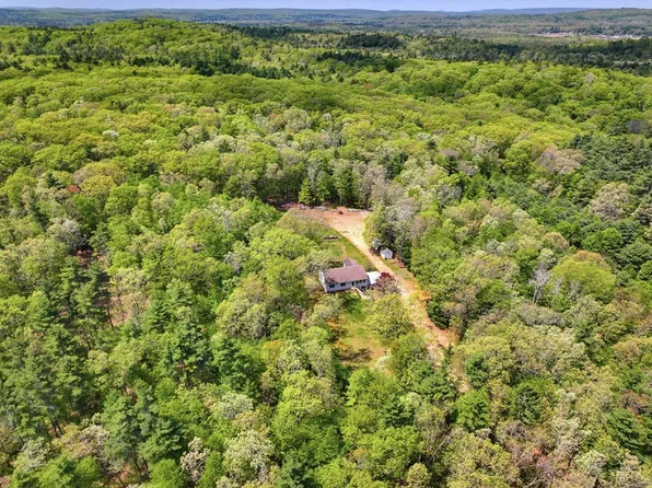 284 Howe St, East Brookfield, MA 01515