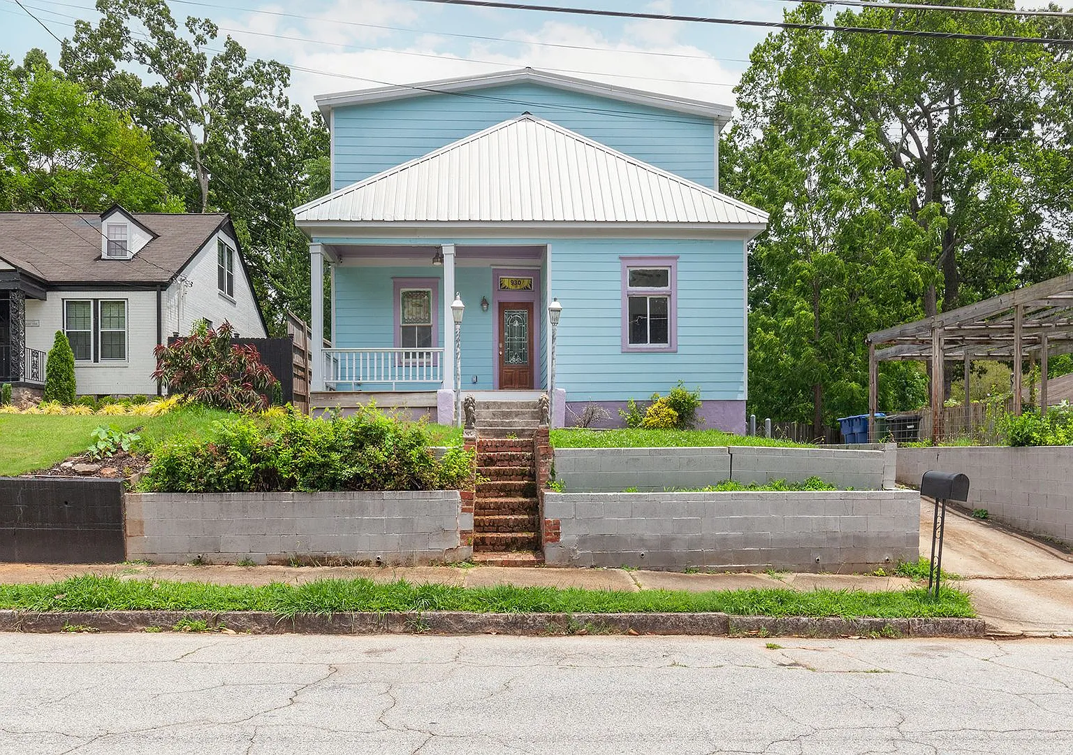 Spacious 6bd/3ba in Grant Park w/ Large Fenced in Backyard & Steps From the Park! — Photo 1
