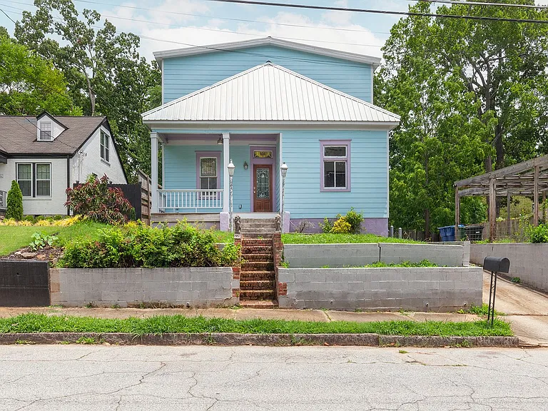 930 Park Ave SE — Photo 1