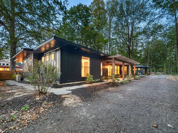 16257 Red Arrow Hwy, Union Pier, MI 49129